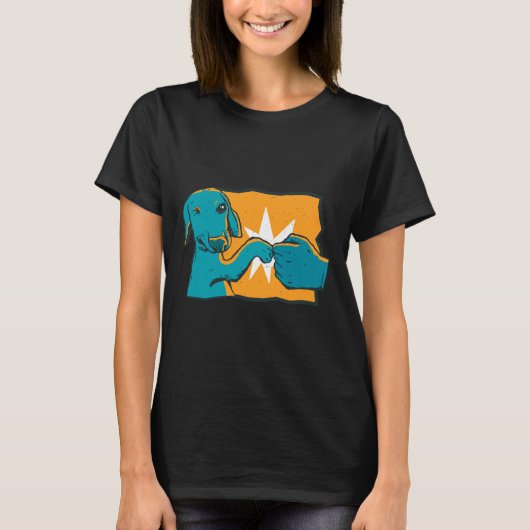 ダシュント犬の拳バンプ Tシャツ (正面)