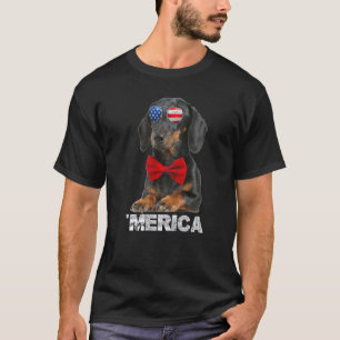 ダシュント米国国旗7月4日犬4日 Tシャツ