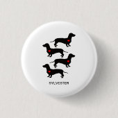 ダシュント・ソーセージ・ドッグ・ハート・モノグラム名 缶バッジ (正面)