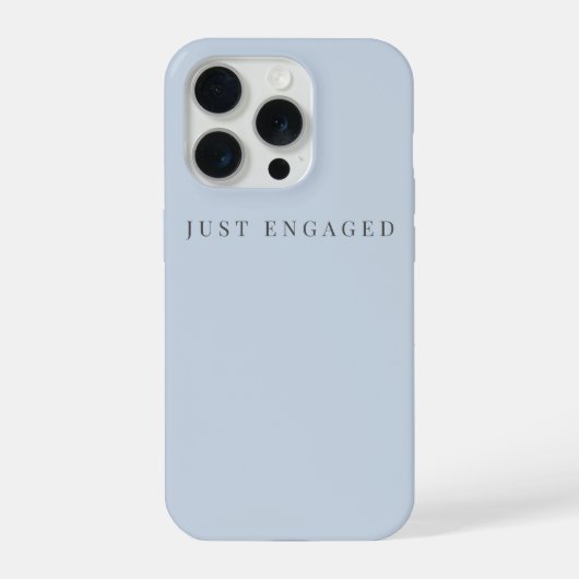 ダスキーブルーのモダンな「Just Engaged」タイポグラフィ iPhoneケース (裏面)