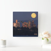 ダスクのワシントン湖からベルビューのスカイライン スクエア壁時計 (ホーム)