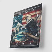 ダスク威厳のあるでマウンテンレイクに止まるイーグル スクエア壁時計 (傾斜)