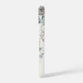 ダスティかわいらしブルー/ライトブラウンフローラ(イニシャル付き) iPhone 15ケース (左側面)