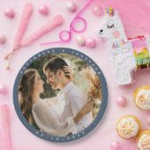 ダスティエレガントブルーグレーのカップルの写真結婚の ペーパープレート (パーティー)