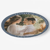 ダスティエレガントブルーグレーのカップルの写真結婚の ペーパープレート (アングル)