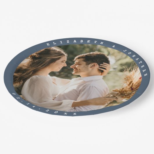 ダスティエレガントブルーグレーのカップルの写真結婚の ペーパープレート (アングル)
