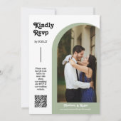 ダスティグリーンレトロアーチフォトQRコードRSVP Groovy 招待状 (裏面)