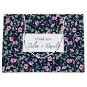 ダスティネイビーブルーピンクハイビスカス開花ウェディングシャワー ラージペーパーバッグ (正面)