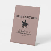 ダスティバラ花嫁の最後のライドバチェロレッテ週末 台座サイン (正面)