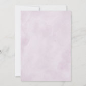 ダスティパープルの花々が幾何学的にデザインされたエレガントなモダンなフラワーブライダルシャワーの招待 招待状 (裏面)