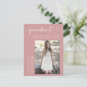 ダスティピンクのミニマルなスクリプト彼女はそれを撮影Grad ポストカード (スタンド正面)
