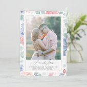 ダスティピンクブルーの花のSave The Dateフォトカード 招待状 (スタンド正面)