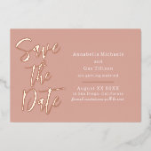 ダスティピーチのモダンな大型フォントのSave the Date 箔招待状 (正面)