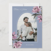 ダスティブルーとピンクのフローラモダンアー結婚チ 招待状 (裏面)