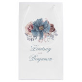 ダスティブルーとメイヴフローラの水色エレガント スモールペーパーバッグ (裏面)