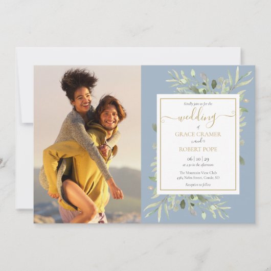 ダスティブルーのグリーン写真とゴールドスクリプトの結婚式 招待状 (正面)
