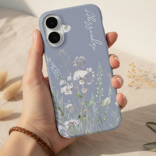 ダスティブルーのボヘミアンな水彩野の花 iPhone 16ケース