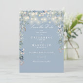 ダスティブルーの花とストリングライトの結婚式 セーブザデート (スタンド正面)