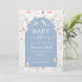 ダスティブルーのBaby in Bloomフラワーワイルドフラワー 招待状 (スタンド正面)