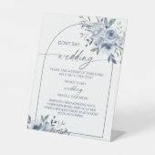 ダスティブルーはゲーム結婚のサインを言わない 台座サイン (正面)