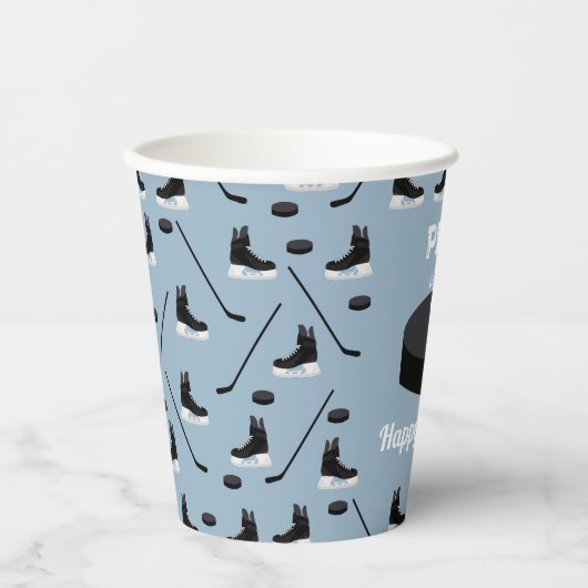 ダスティブルーアイスホッケースティック、スケートパック誕生日 紙コップ (正面)