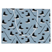 ダスティブルーアイスホッケースティック、スケート&パックパターン ラージペーパーバッグ (裏面)