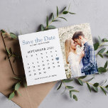 ダスティブルーウェディング日付カレンダーの写真を保存 セーブザデート<br><div class="desc">結婚式カレンダーの写真の告知を保存する。このデザインの高度なカスタマイズにクリックは、「カスタマイズ」ボタンをクリック！アイテムの一致や色のオプションの追加もリクエストで利用可能。</div>