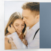 ダスティブルーウェディングRSVP詳細QRコード写真 三つ折り招待状 (内部最初)