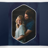 ダスティブルーウォーターカラーフローラフォトネイビ結婚ーズ 三つ折り招待状 (内部中)