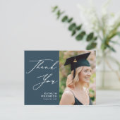 ダスティブルーエレガントスクリプト卒業ありがとう ポストカード (スタンド正面)