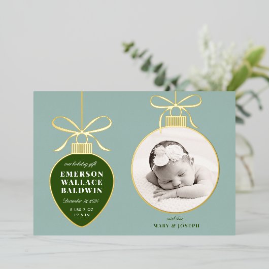 ダスティブルーオーナメントベビーアナウンスホリデーカード 箔シーズンカード (立ち正面)