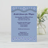 ダスティブルーシックスペタルフラワーブライダルシャワー招待状 招待状 (スタンド正面)