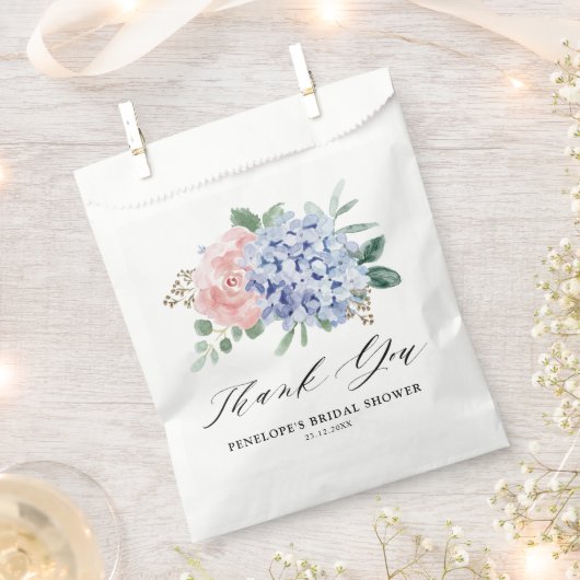 ダスティブルーパステルピンクアジサイブライダルシャワー フェイバーバッグ (クリップ留めされた状態)