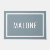 ダスティブルーパーソナライズされたファミリ名の形式 ドアマット (正面)