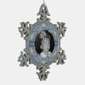 ダスティブルーパーソナライズされたフローラ スノーフレークピューターオーナメント (左)