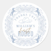 ダスティブルーファーストロデオ誕生日の好意ステッカー – 私たち ラウンドシール (正面)