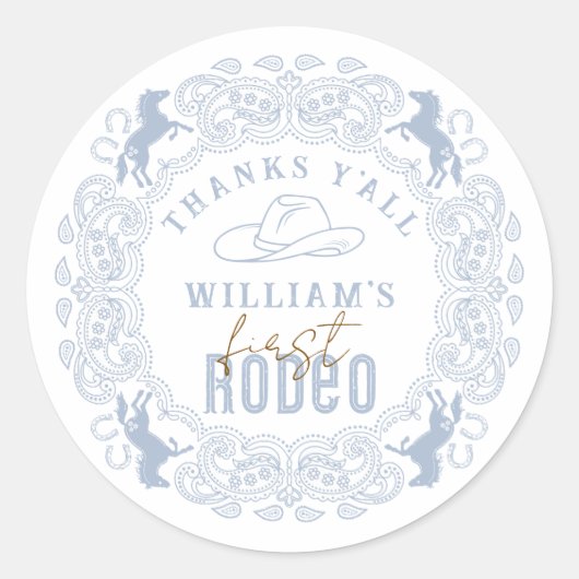 ダスティブルーファーストロデオ誕生日の好意ステッカー – 私たち ラウンドシール (正面)