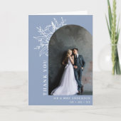ダスティブルーフローラアーチ結婚写真の折り曲げ サンキューカード (正面)