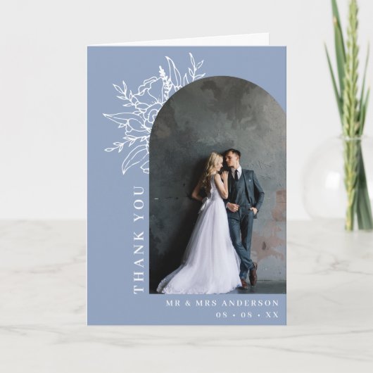 ダスティブルーフローラアーチ結婚写真の折り曲げ サンキューカード (正面)