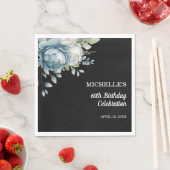 ダスティブルーフローラブラック60誕生日 スタンダードランチョンナプキン (インサイチュ)