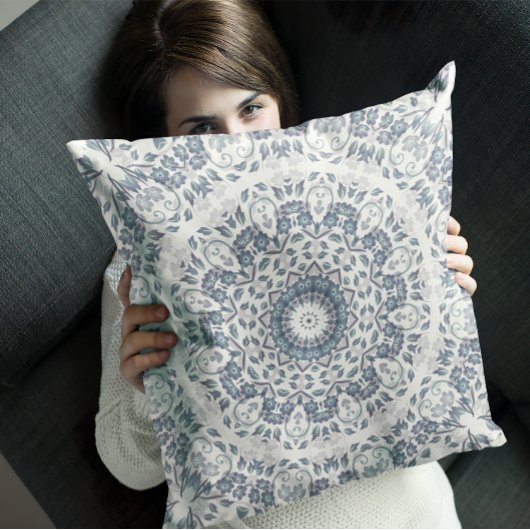 ダスティブルーフローラマンダラ クッション