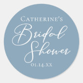 ダスティブルーブライダルシャワーパーソナライズされたホワイトスクリプト ラウンドシール (正面)