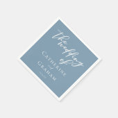 ダスティブルーホワイトタイポグラフィコースト結婚ーズ スタンダードカクテルナプキン (角)