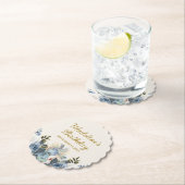 ダスティブルーホワイトフローラハッピーバースデー名 ペーパーコースター (インサイチュ)