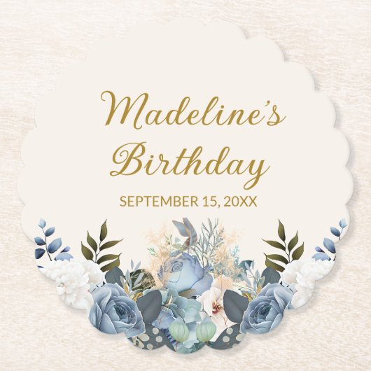 ダスティブルーホワイトフローラハッピーバースデー名 ペーパーコースター (正面)