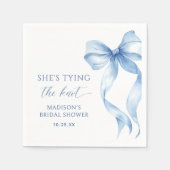 ダスティブルーボウ彼女は結び目ブライダルシャワー スタンダードカクテルナプキン (正面)