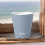 ダスティブルーミニマリストモダンモノグラムエレガント カフェラテマグ<br><div class="desc">Dusty Blue Minimalist Monogramコレクションモダンの紹介エレガント：控えめな洗練と永遠の魅力であなたのスタイルを高める。私たちのコレクションは、あなたの個人的な好みに合わせてカスタマイズされたモノグラムで強化さエレガントれた心地よい埃の青い色合いのミニマルなデザインを特徴とする。洗練された文房具から多彩なアクセサリーまで、コレクション内の各作品は、どんな場面でも表現できるように細心の注意を払って作られている。あなたは名刺、レターヘッド、あるいは味わい深いホームデザインを求める場合でも、私たちのミニマルなデザインはプロ意識と洗練を醸し出すクリーンで美コンテンポラリーしい外観を提供している。穏やかなカラーパレットとミニマルな美意識を持つ私たちのダスティブルーミニマリストモダンモノグラムエレガントコレクションは、シンプルさの美しいを鑑賞する人に最適である。エレガンスで自分のパーソナライズされたマークを作り、洗練の本質を受け入れモダンなさい。ビジネスや個人の用途に関わらず、当社のコレクションはトレンドやスタイリッシュを超え葉るソリューションを提供する。</div>
