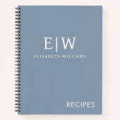 ダスティブルーミニマリストモダンモノグラムエレガント ノートブック (正面)