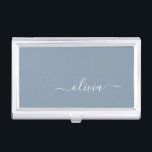 ダスティブルーミニマリストモダンモノグラムエレガント 名刺入れ<br><div class="desc">Dusty Blue Minimalist Monogramコレクションモダンの紹介エレガント：控えめな洗練と永遠の魅力であなたのスタイルを高める。私たちのコレクションは、あなたの個人的な好みに合わせてカスタマイズされたモノグラムで強化さエレガントれた心地よい埃の青い色合いのミニマルなデザインを特徴とする。洗練された文房具から多彩なアクセサリーまで、コレクション内の各作品は、どんな場面でも表現できるように細心の注意を払って作られている。あなたは名刺、レターヘッド、あるいは味わい深いホームデザインを求める場合でも、私たちのミニマルなデザインはプロ意識と洗練を醸し出すクリーンで美コンテンポラリーしい外観を提供している。穏やかなカラーパレットとミニマルな美意識を持つ私たちのダスティブルーミニマリストモダンモノグラムエレガントコレクションは、シンプルさの美しいを鑑賞する人に最適である。エレガンスで自分のパーソナライズされたマークを作り、洗練の本質を受け入れモダンなさい。ビジネスや個人の用途に関わらず、当社のコレクションはトレンドやスタイリッシュを超え葉るソリューションを提供する。</div>