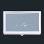 ダスティブルーミニマリストモダンモノグラムエレガント 名刺入れ<br><div class="desc">Dusty Blue Minimalist Monogramコレクションモダンの紹介エレガント：控えめな洗練と永遠の魅力であなたのスタイルを高める。私たちのコレクションは、あなたの個人的な好みに合わせてカスタマイズされたモノグラムで強化さエレガントれた心地よい埃の青い色合いのミニマルなデザインを特徴とする。洗練された文房具から多彩なアクセサリーまで、コレクション内の各作品は、どんな場面でも表現できるように細心の注意を払って作られている。あなたは名刺、レターヘッド、あるいは味わい深いホームデザインを求める場合でも、私たちのミニマルなデザインはプロ意識と洗練を醸し出すクリーンで美コンテンポラリーしい外観を提供している。穏やかなカラーパレットとミニマルな美意識を持つ私たちのダスティブルーミニマリストモダンモノグラムエレガントコレクションは、シンプルさの美しいを鑑賞する人に最適である。エレガンスで自分のパーソナライズされたマークを作り、洗練の本質を受け入れモダンなさい。ビジネスや個人の用途に関わらず、当社のコレクションはトレンドやスタイリッシュを超え葉るソリューションを提供する。</div>